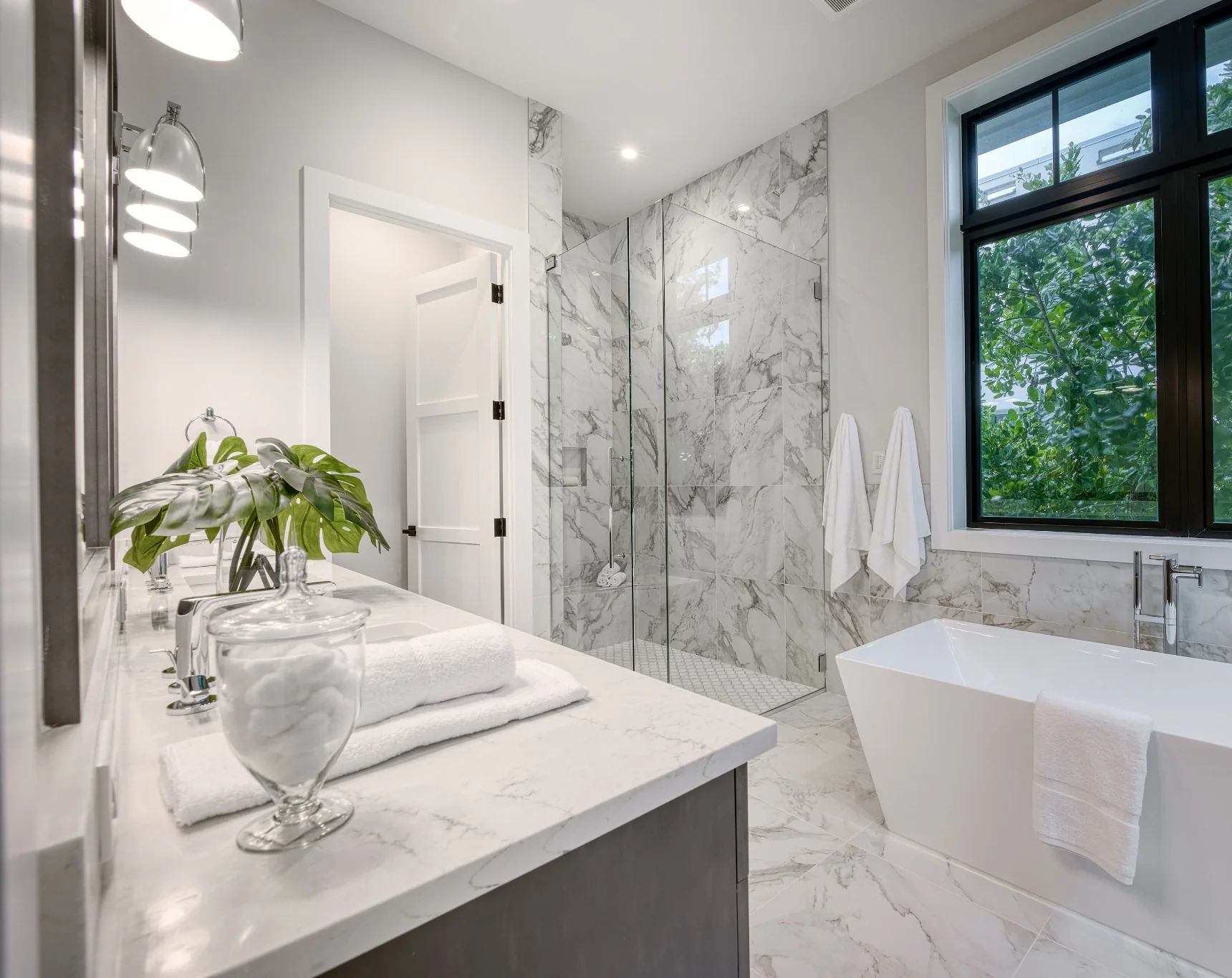 Lake Park Residence bathroom
